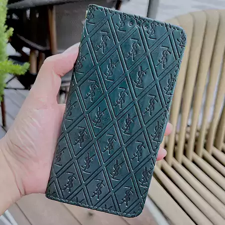 ディオールアイフォーン16手帳ケース