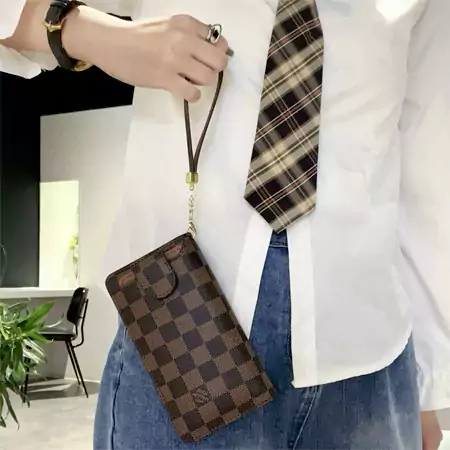 ルイヴィトンiphone16 カードケース2点セット