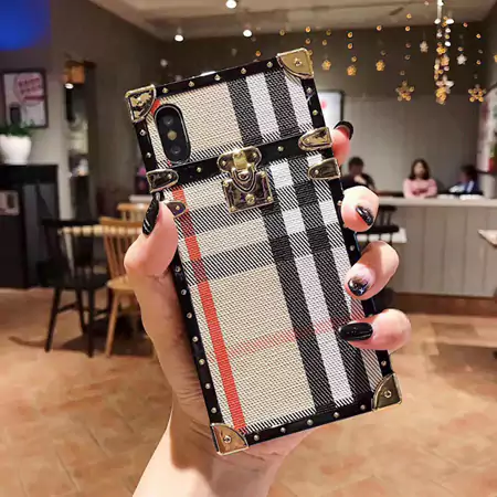 Burberry 携帯ケースiphone8