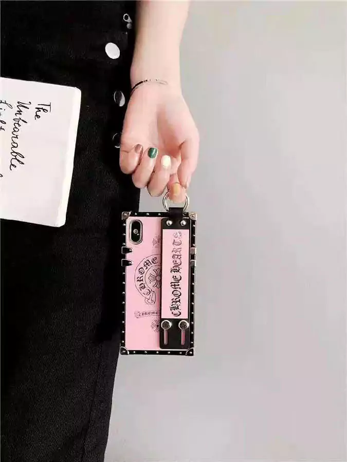 iphoneXSXRケース手首ストラップ付きバーバリー