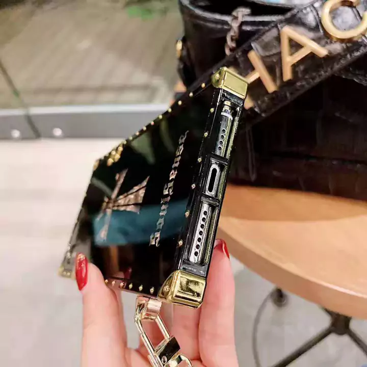 クロムハーツ iphone8 plusかばー 芸能人愛用