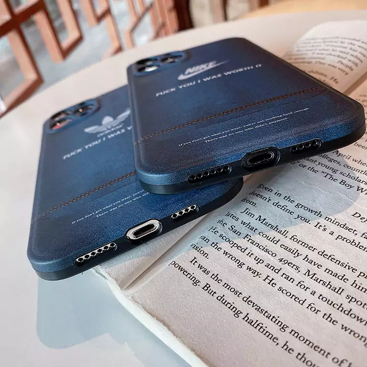 adidas 芸能人愛用 iphone12ケース