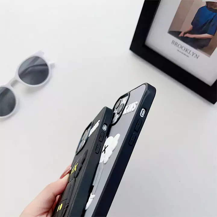 ベアブリックアイフォーン16携帯ケースシリコン