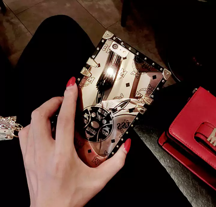 エムシーエム iPhoneXS カバー 兎