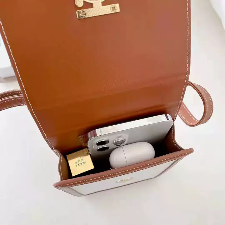 burberry Aquosスマホポーチ