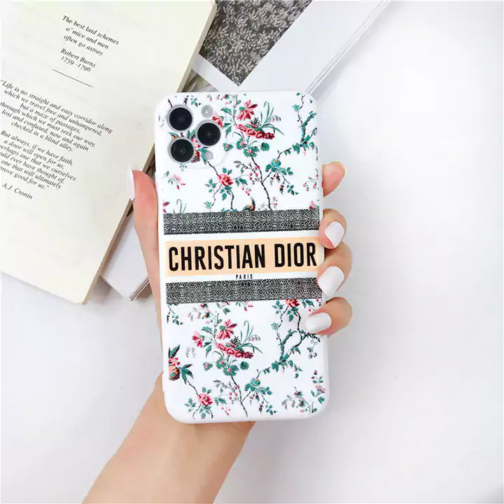 芸能人愛用 celine iphone16 proケース