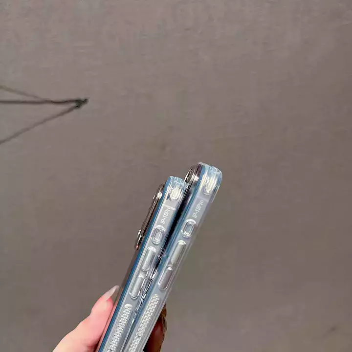 新しい ファッション クロムハーツ 風iphone16proケース 芸能人 Chrome Heartsアイフォーン16 携帯 ケースコピーSC24081434