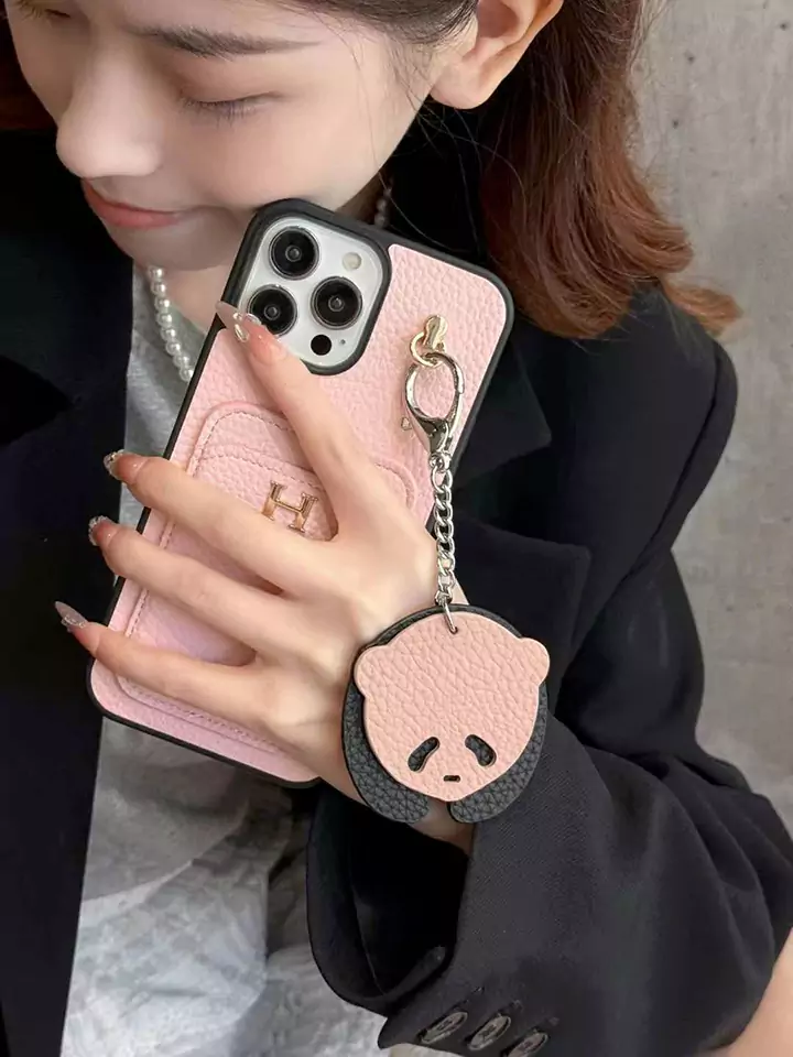 エルメスiphone16 plus ケースくまストラップ付き